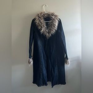 Long denim jacket with fur